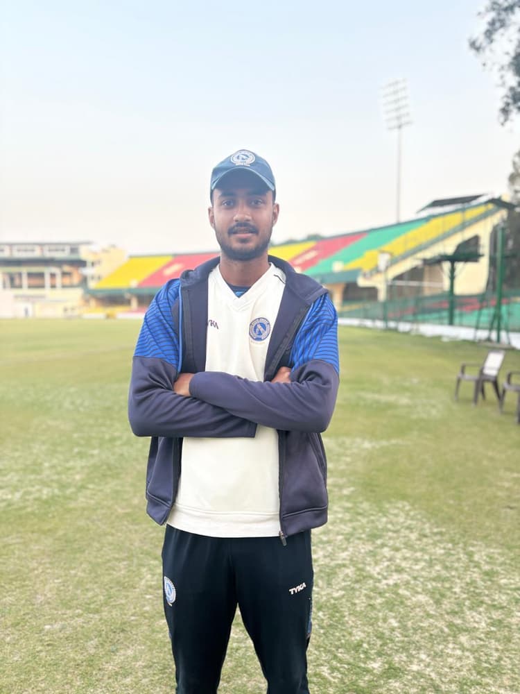 Cricket : जतिन की घातक गेंदबाजी से झारखंड को आठ रन की महत्वपूर्ण बढ़त