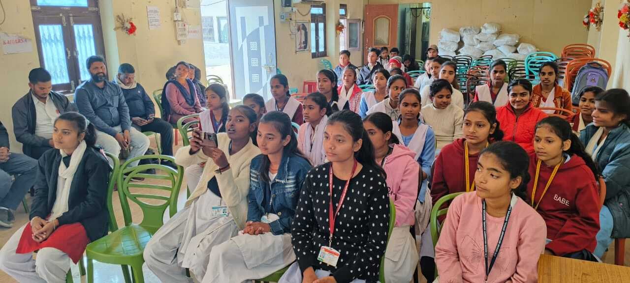 स्कूली बच्चों के बीच प्रतियोगिता का आयोजन