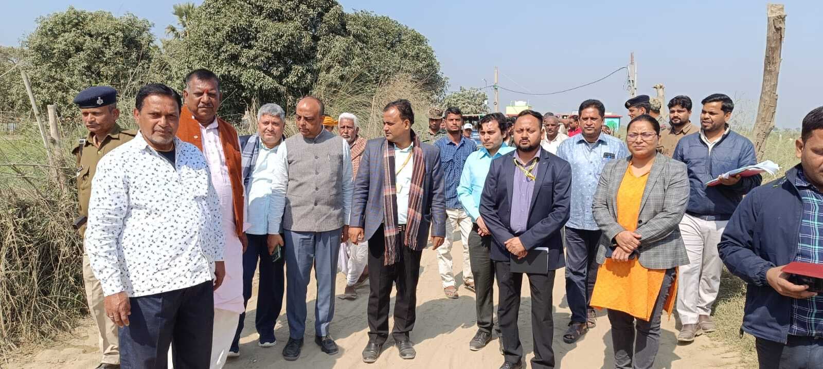 जमीन के अड़चन को जल्द समाप्त कर सड़क निर्माण किया जायेगा पूरा: डीएम