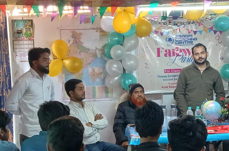 10वीं के छात्र-छात्राओं को दी विदाई