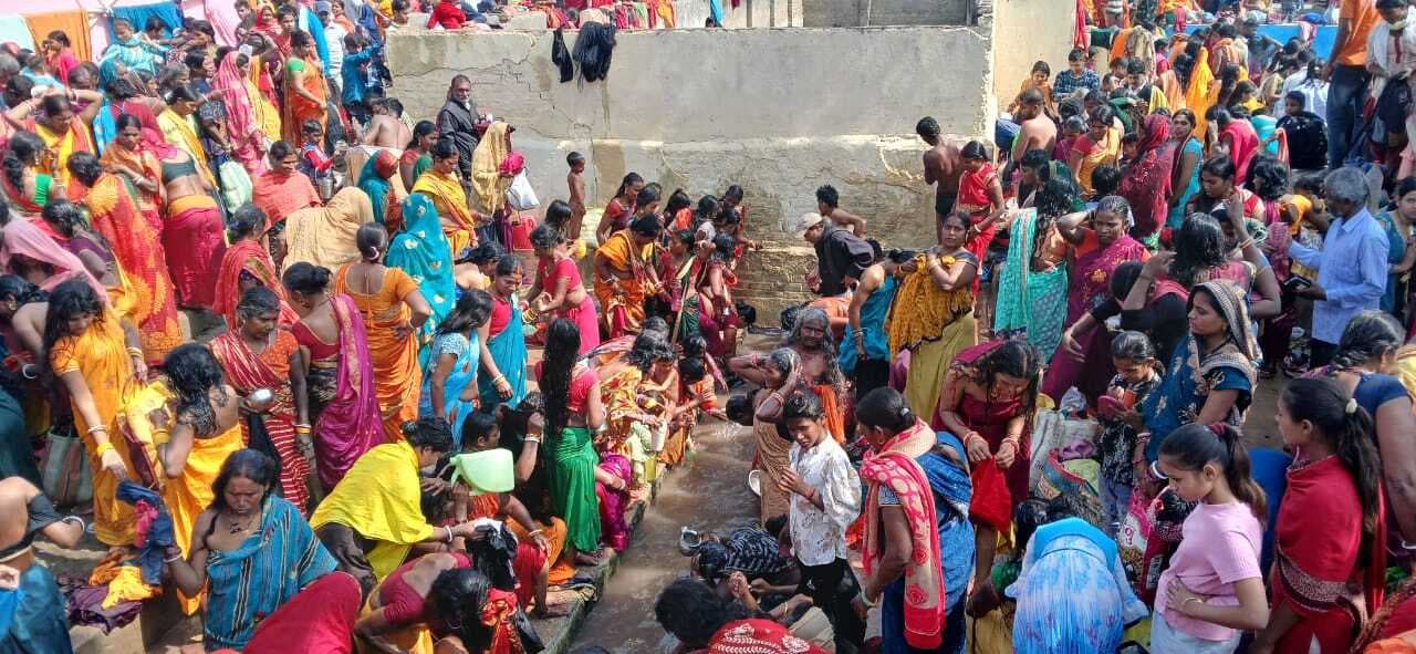 सीताकुंड माघी मेला : 80 हजार से अधिक श्रद्धालुओं ने की पूजा-अर्चना