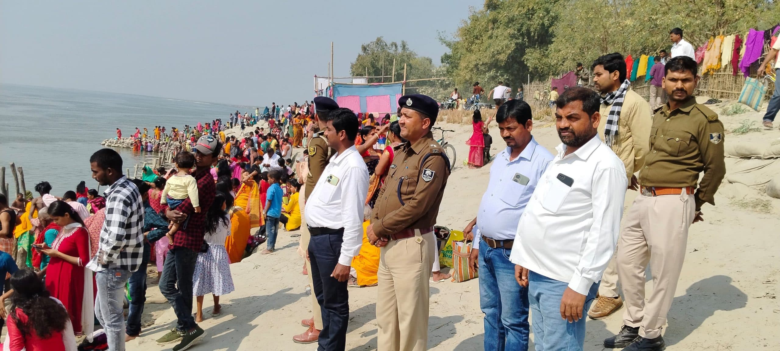 अमदाबाद में 50 हजार से अधिक श्रद्धालुओं ने गंगा में लगायी डूबकी