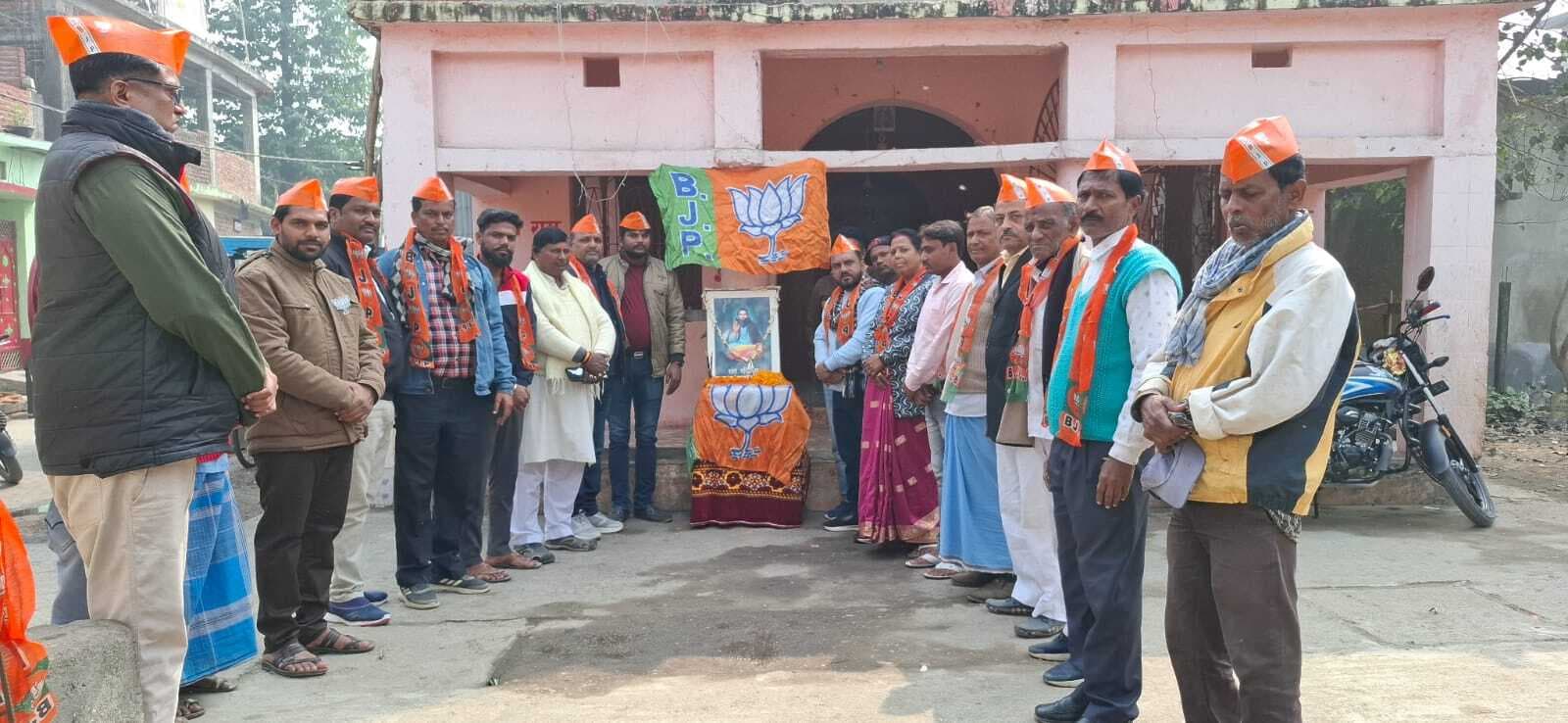 ठाकुरगंज में दल्लेगांव महादलित बस्ती में भाजपा कार्यकर्ताओं ने मनायी संत रविदास जयंती