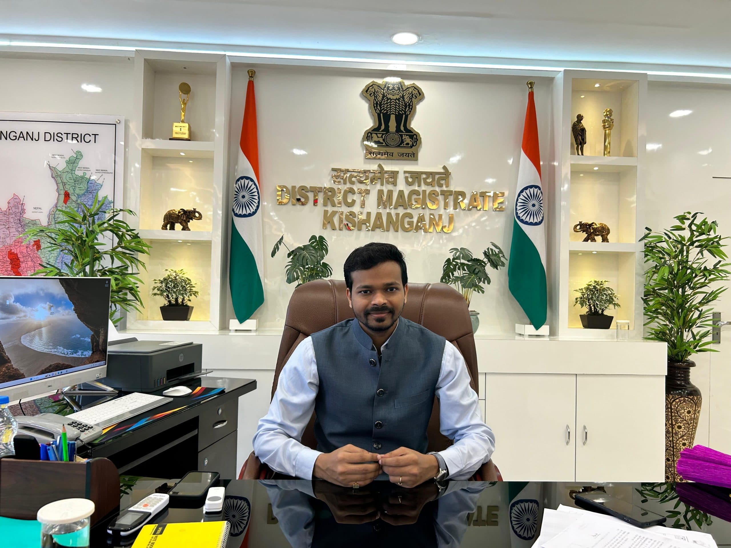 नीलाम पत्र वाद की समीक्षा बैठक में डीएम ने वारंट के क्रियान्वयन का  दिया निर्देश, 60 देनदार गिरफ्तार