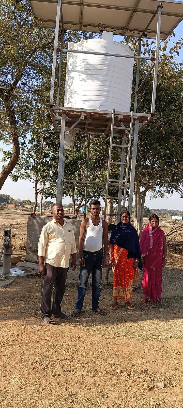 महीनों से बंद पड़ा जल मीनार, पानी के लिए भटकते ग्रामीण