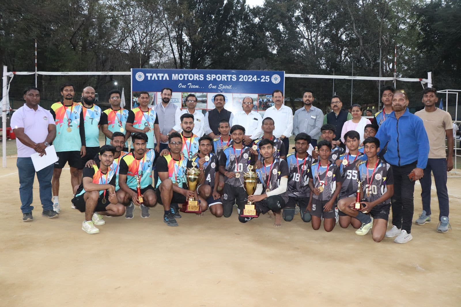 TATA MOTORS VOLLEYBALL :  विग इंग्लिश स्कूल को हराकर विवेक विद्यालय चैंपियन