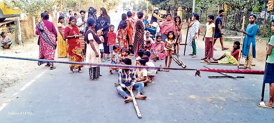 सोनारतुरी में अस्थायी घरों पर चला एडीडीए का बुलडोजर, बेघरों में उबाल