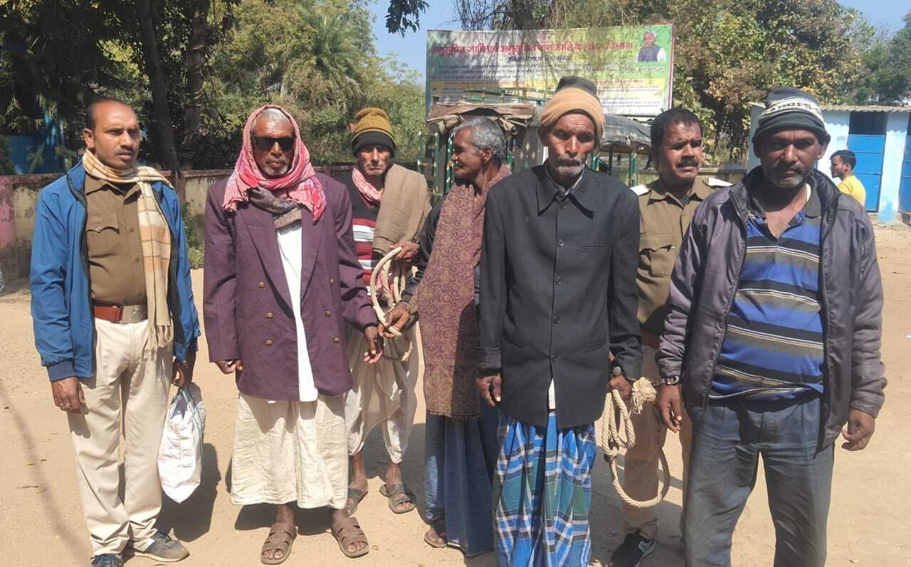 कटोरिया व जयपुर में छापेमारी में आठ वारंटी हुए गिरफ्तार