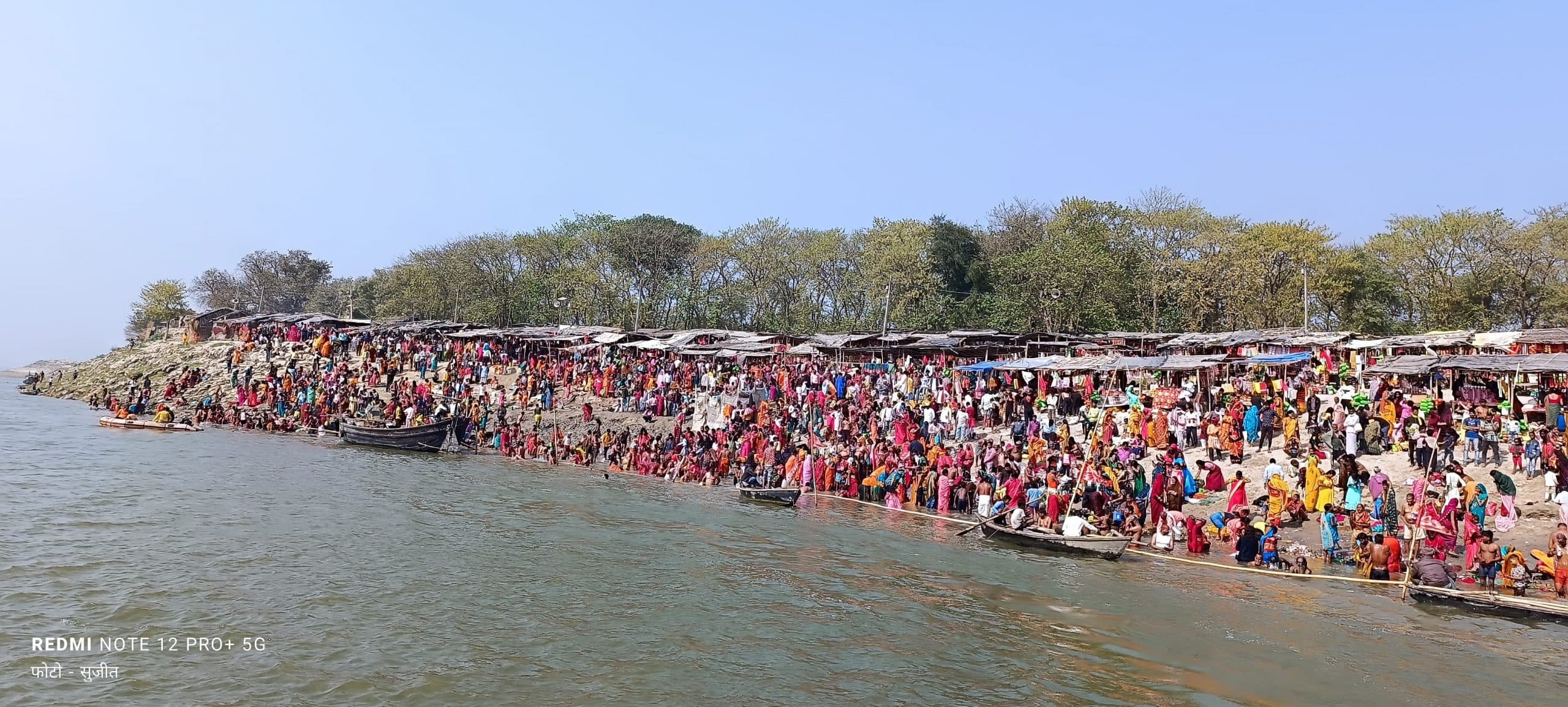 Bhagalpur news गंगा तट पर करीब 1 लाख 60 हजार श्रद्धालुओं ने लगायी डुबकी