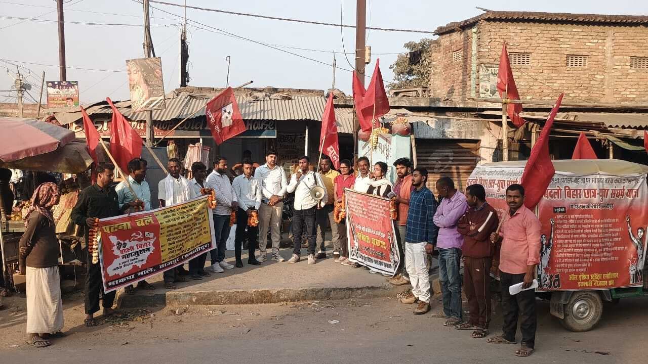 ताजपुर पहुंचने पर यात्रा का स्वागत कर की सभा