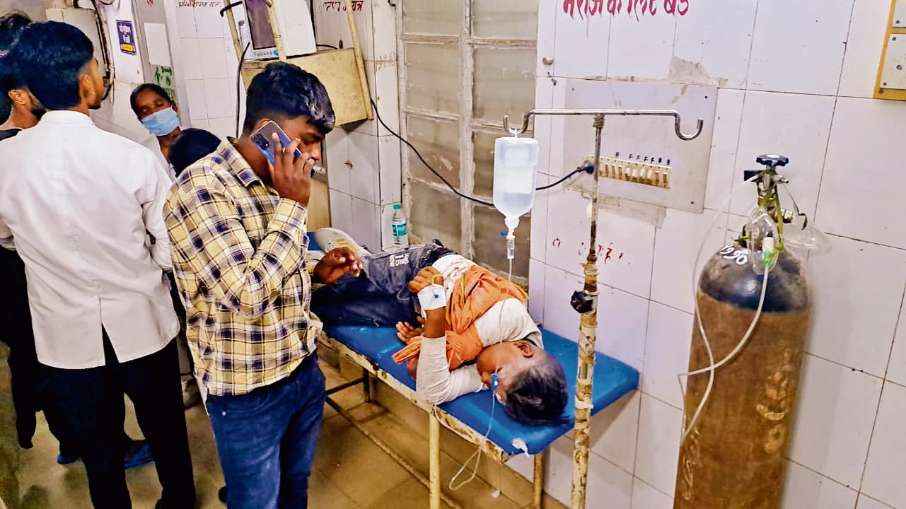 जुलूस के दौरान हाइ टेंशन तार के संपर्क में आया डीजे, एक किशोर की मौत व दो अन्य घायल