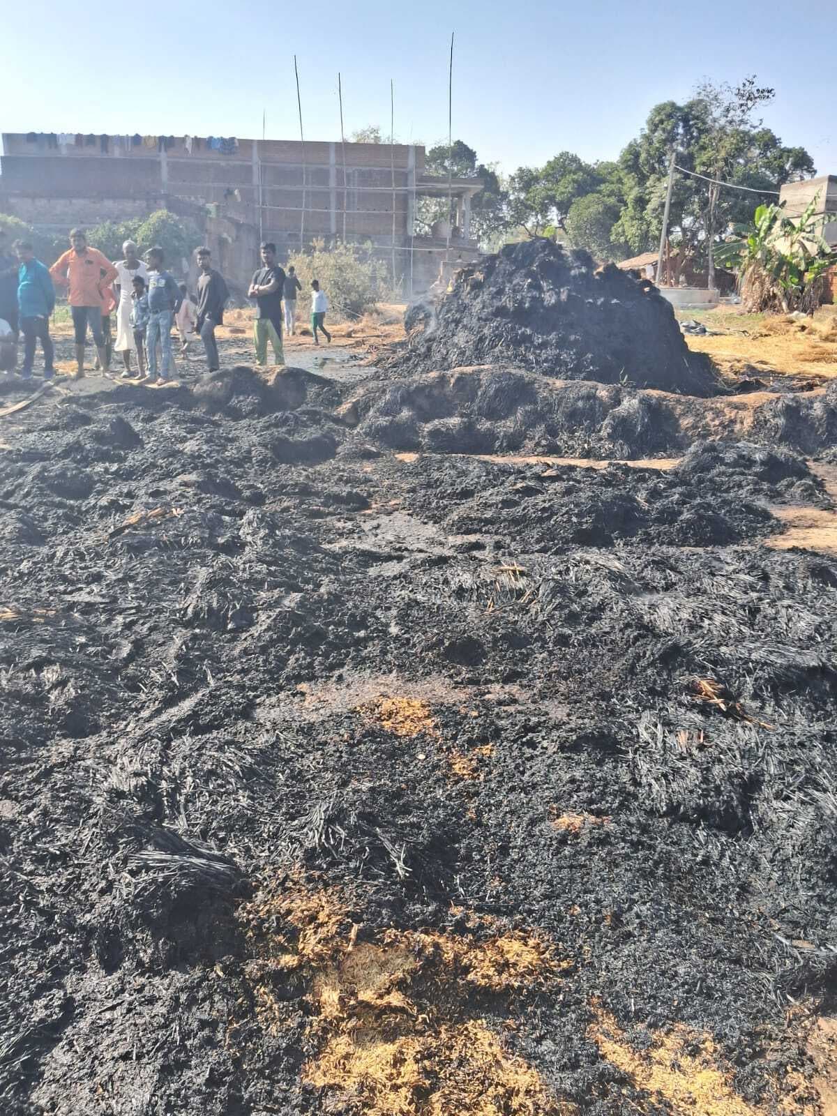 Giridih News :बेंगाबाद, बिरनी व देवरी में अगलगी से दो लाख का नुकसान