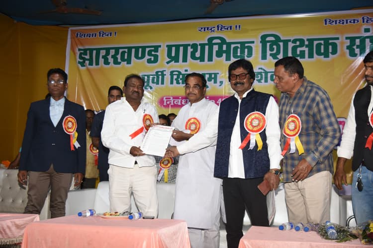 Jamshedpur News : भवन मुहैया कराये सरकार, निर्धन बच्चों को ट्यूशन देंगे रिटायर्ड शिक्षक