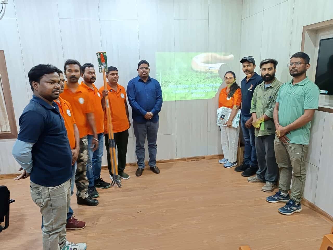 Jamshedpur News : रेस्क्यू किये गये सांप को जंगल में छोड़ें, घायल है तो वन विभाग को करें सूचित