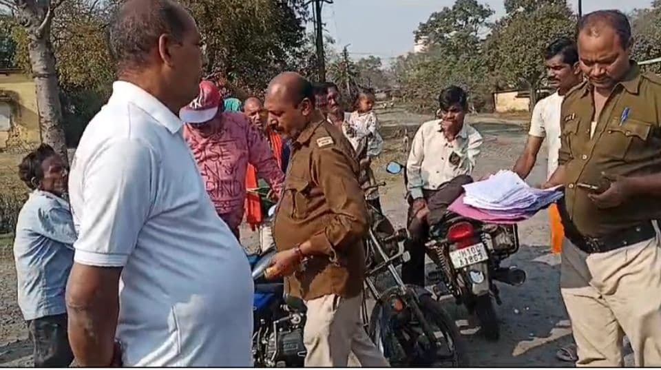 Dhanbad News: पीपी कोर्ट का नोटिस देने गये होमगार्डों का विरोध, हंगामा