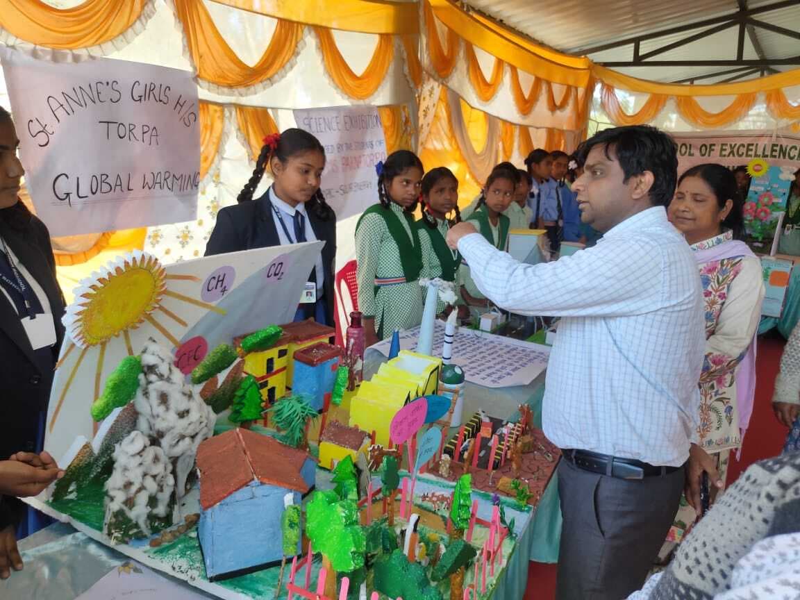 विज्ञान प्रदर्शनी में मुरहू के कस्तूरबा स्कूल को मिला पहला स्थान
