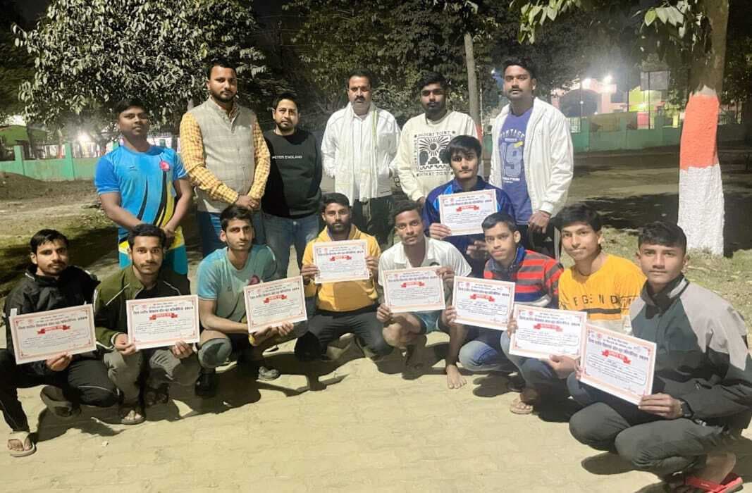 उप विजेता कबड्डी टीम को प्रमाणपत्र देकर किया गया सम्मानित