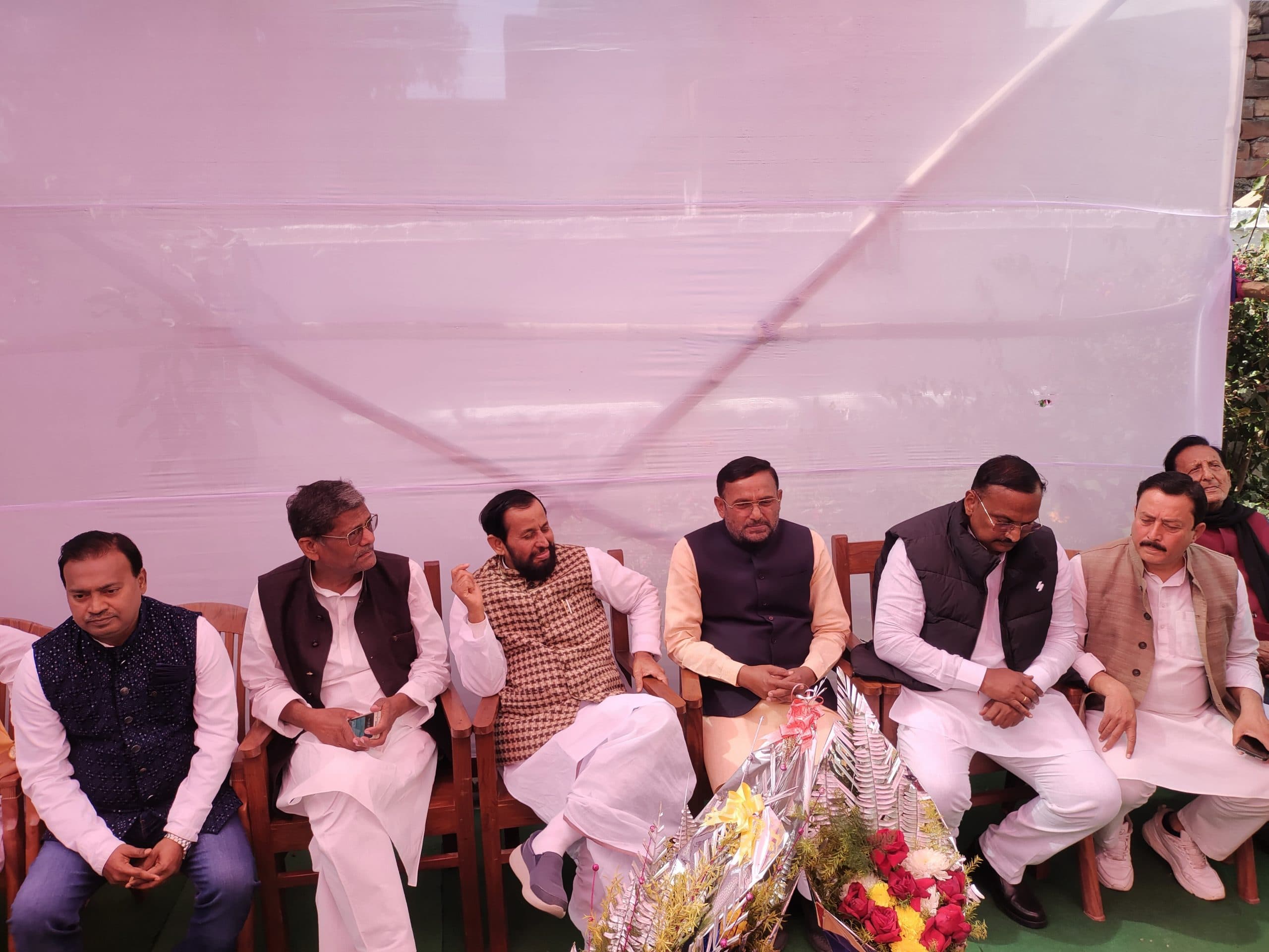 समाजवाद की महान विभूतियों के नाम को हथियार बनाकर लोगों को किया जा रहा भ्रमितः देवेंद्र यादव