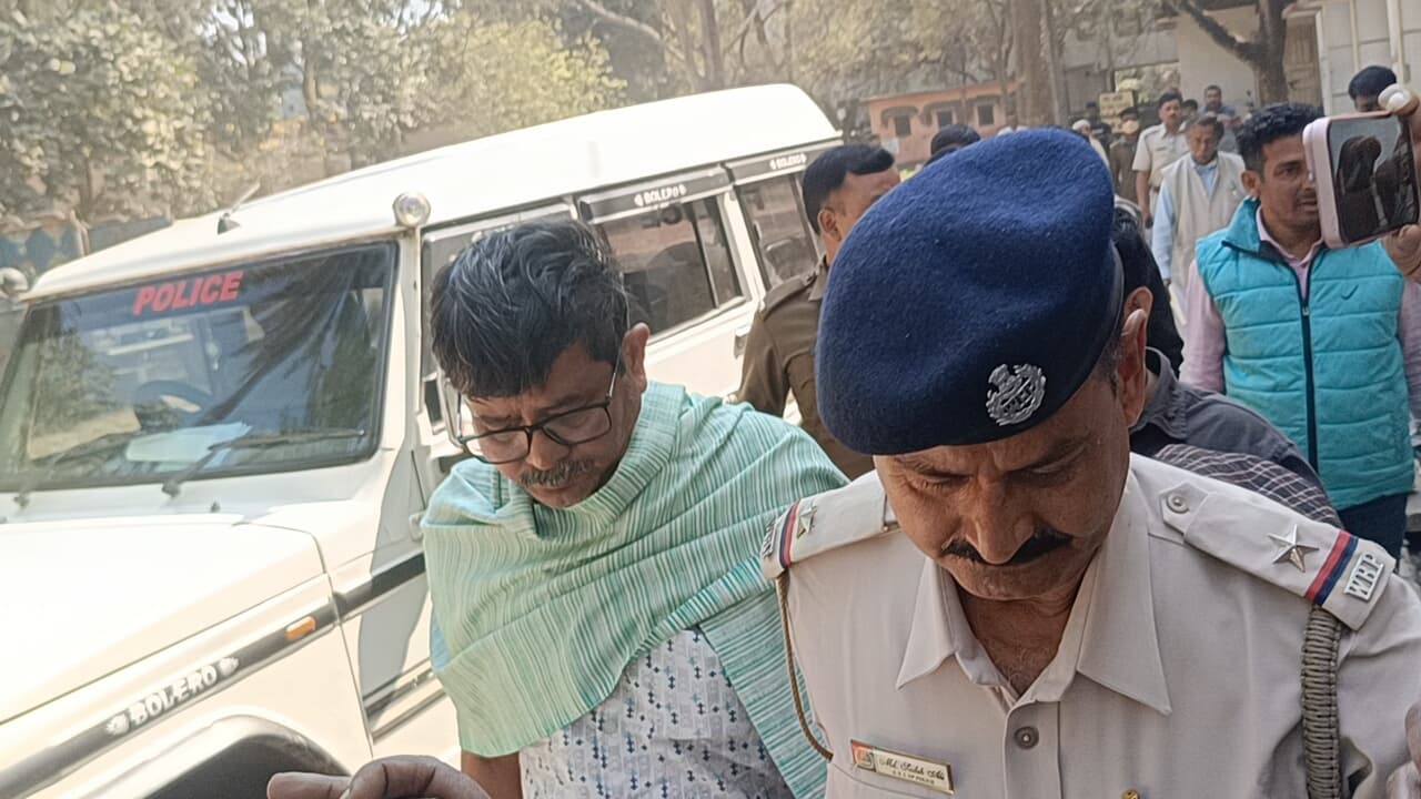 प्रधान शिक्षक से मारपीट मामले में अरुणमय दास गिरफ्तार