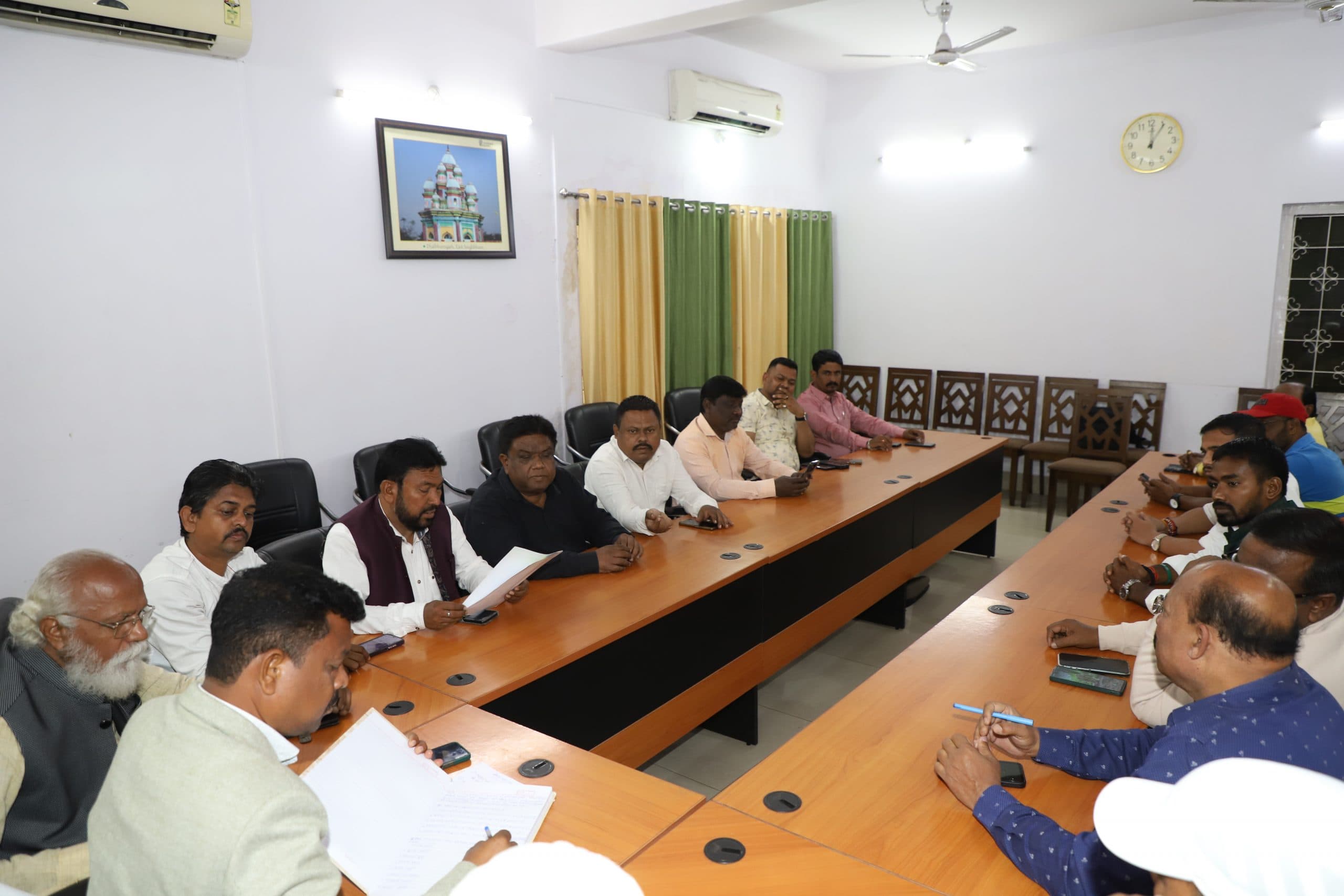 Jamshedpur news. झामुमो जिला संयोजक मंडली सांगठनिक स्थिति पर किया मंथन