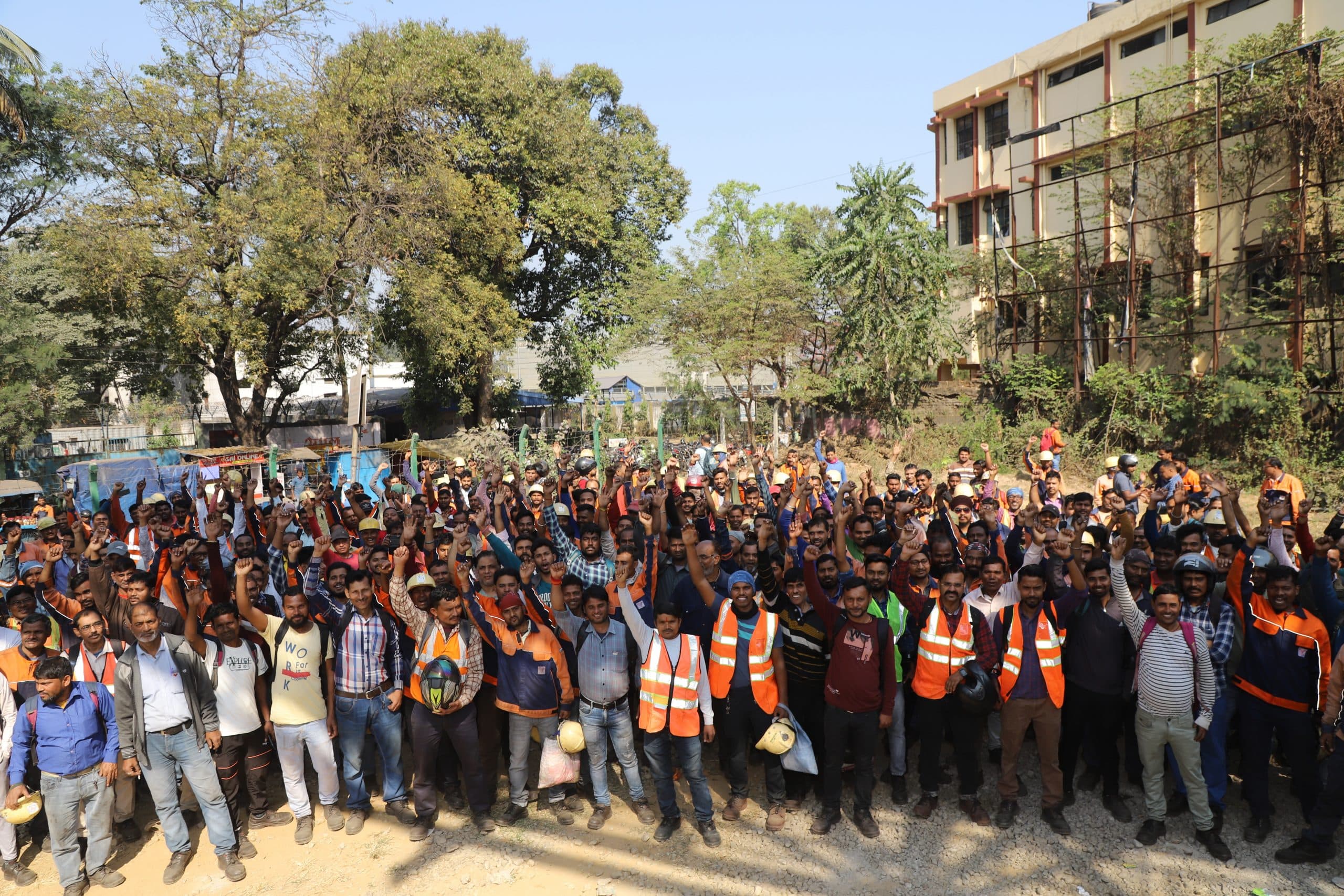 Jamshedpur news.टाटा स्टील के ठेका कंपनी के कर्मचारियों ने किया हंगामा, प्रदर्शन