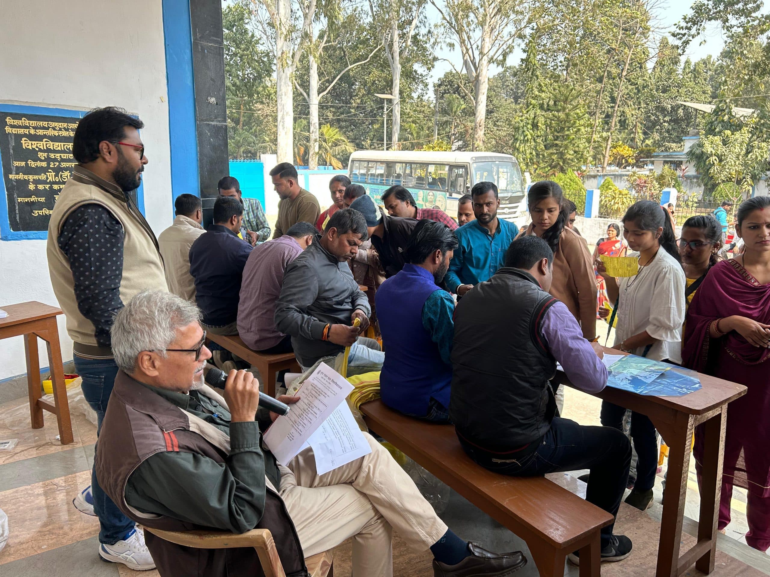 दीक्षांत को लेकर विश्वविद्यालय व जिला प्रशासन सक्रिय, प्रतिभागियों को दी गयी सामग्री