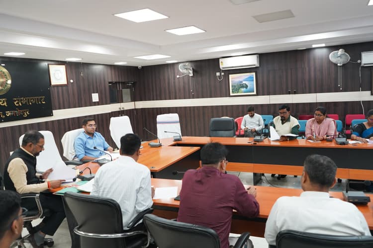 Jamshedpur news. मोबाइल टावर लगाने के 24 मामले आये, जिसमें एक ही हुआ स्वीकार