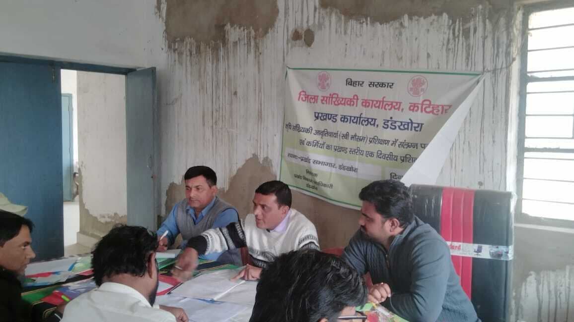 रबी मौसम में फसल कटनी को लेकर कर्मियों को किया गया प्रशिक्षित