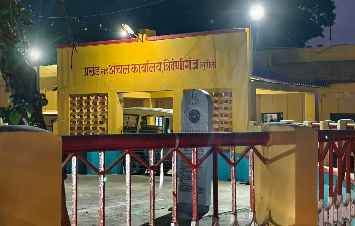 ग्राम कचहरी सचिव के लिए एमए-एमएससी-एमटेक युवाओं ने भरा आवेदन