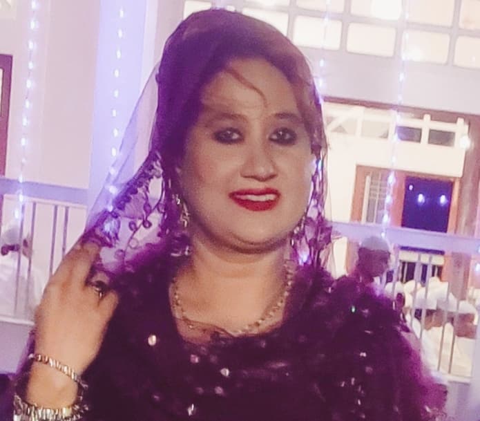 रोशनगंज मजार पहुंचीं कोलकाता की स्वाति रजा
