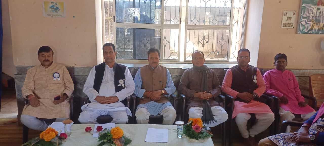 Deoghar news : विद्यालय में समारोह आयोजित कर 12वीं के छात्र- छात्राओं को दी विदाई