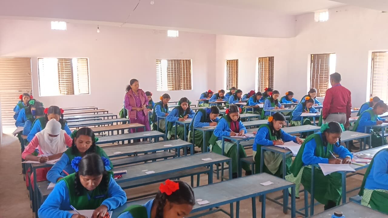 बरवाडीह के केंद्रों पर मैट्रिक व इंटर की परीक्षा शांतिपूर्ण
