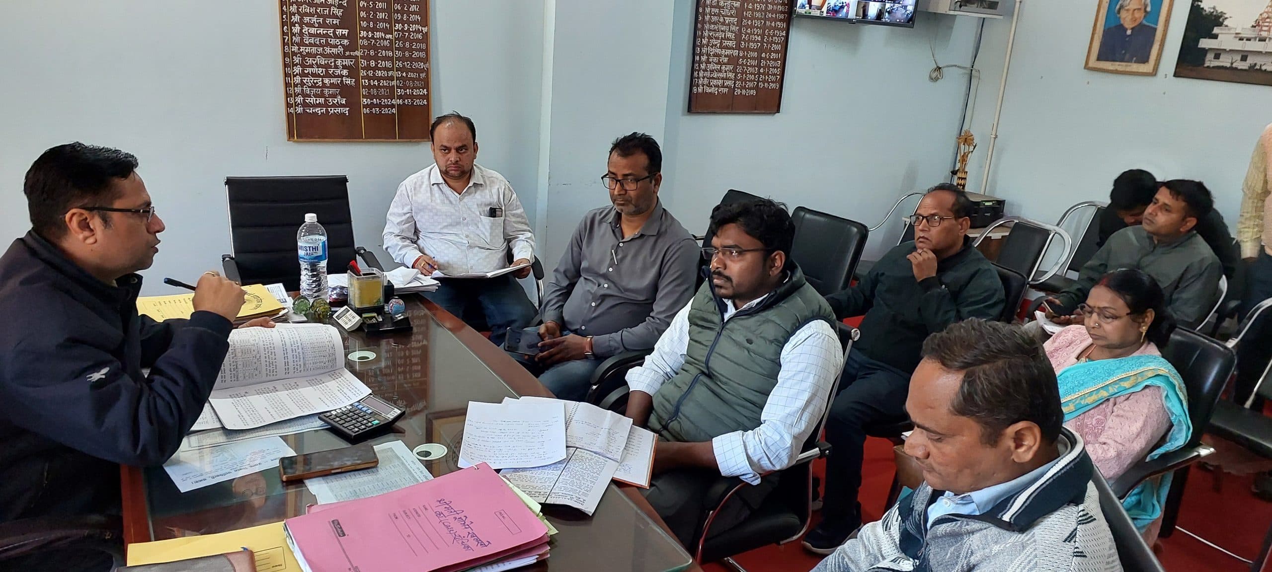 चंदवा में विकास योजनाओं को गति देने पर मंथन