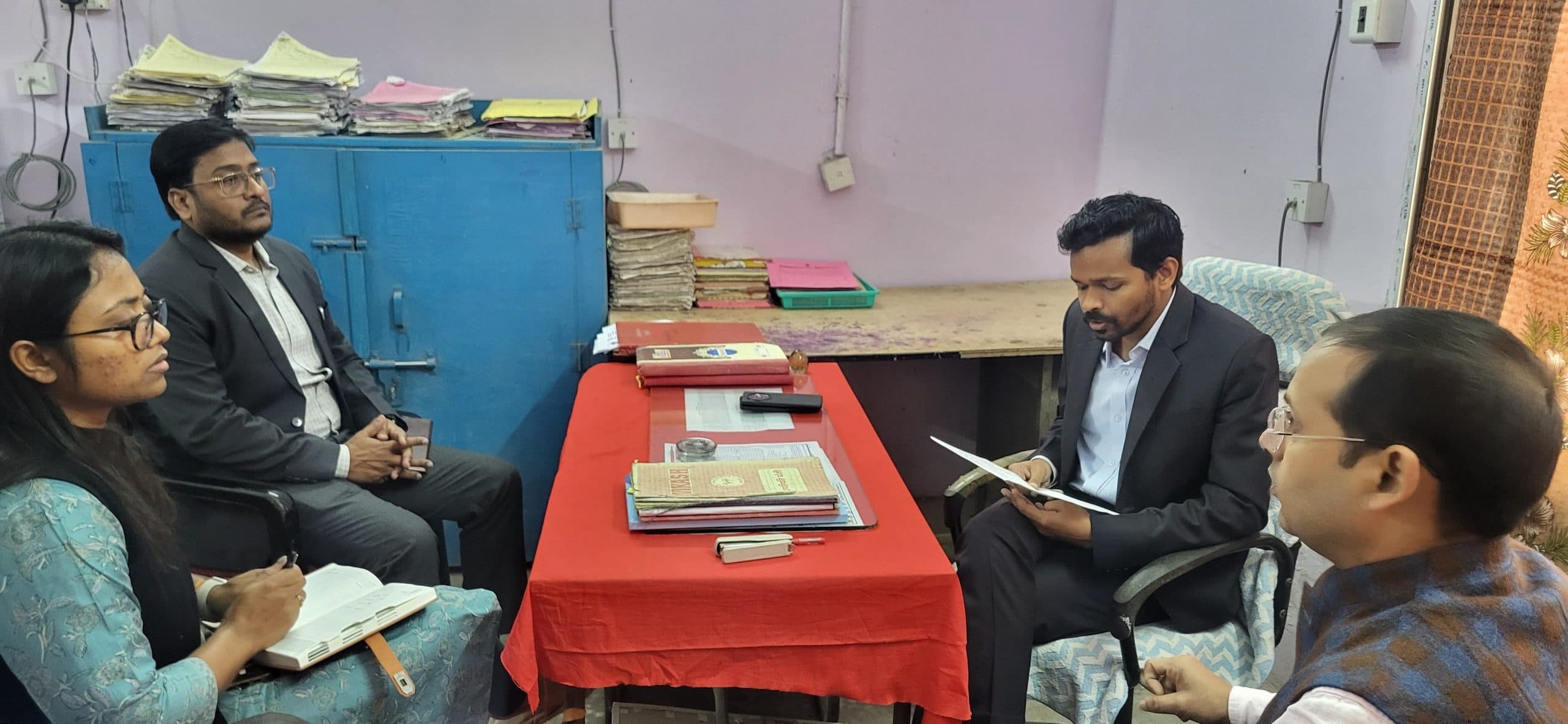 डीएम ने किया राजस्व अभिलेखागार का औचक निरीक्षण