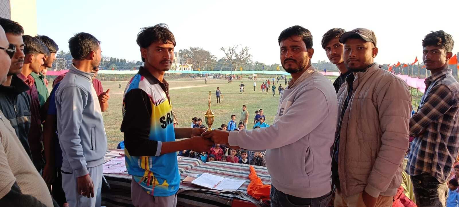 Madhubani News : बरसैन की टीम ने लदनियां को हराया