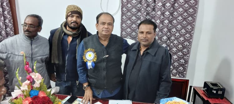 Giridih News :स्वास्थ्य मंत्री से मिला 108 एंबुलेंस कर्मियों का प्रतिनिधिमंडल