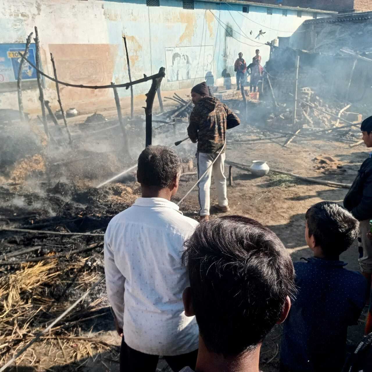 Aurangabad News : चूल्हे के चिंगारी से घर में लगी आग, सारा समान जलकर राख