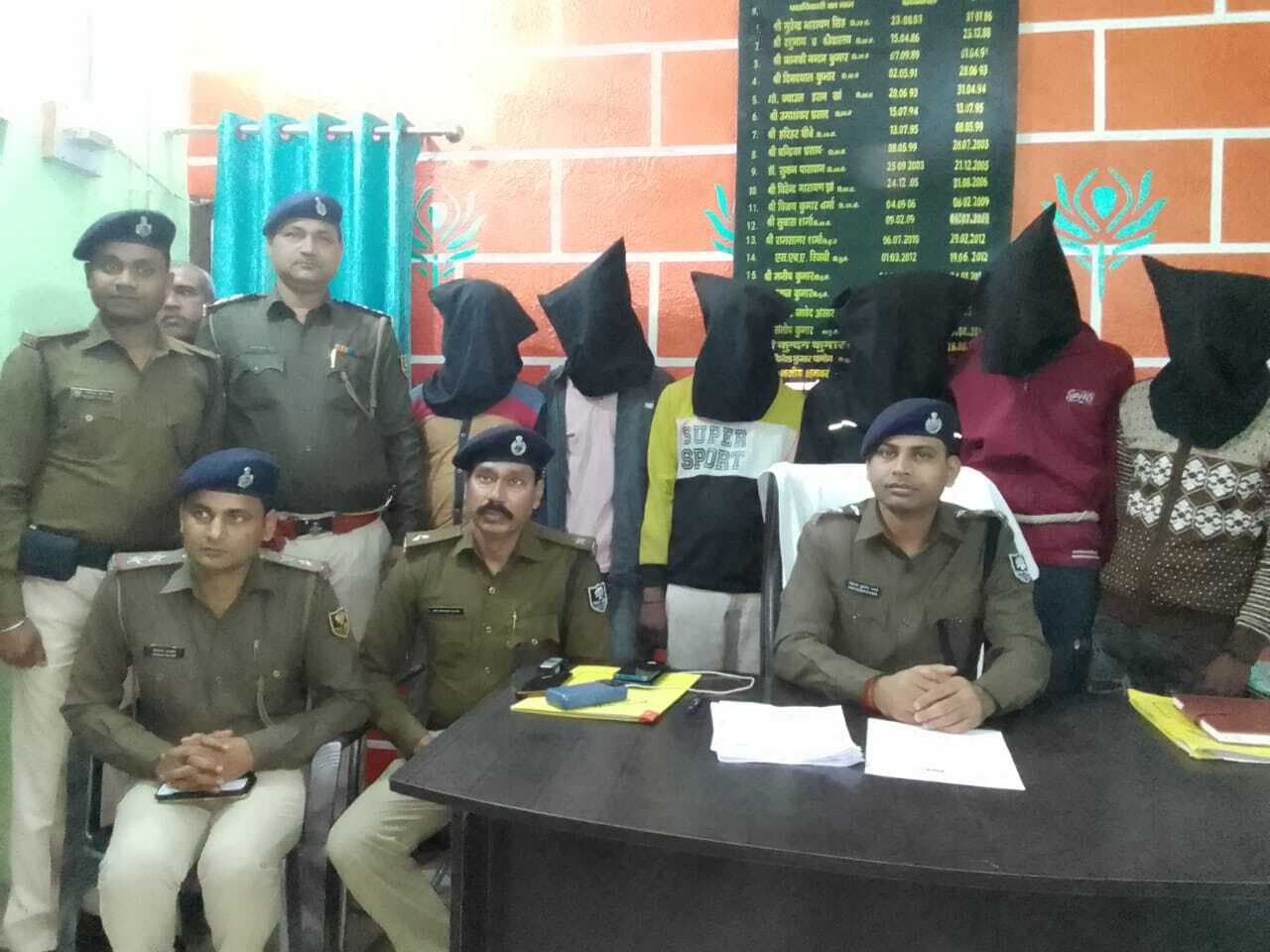 ऑटो खराब हो गया तो दोस्तों साथ मिलकर बनायी लूट की योजना, पांच गिरफ्तार