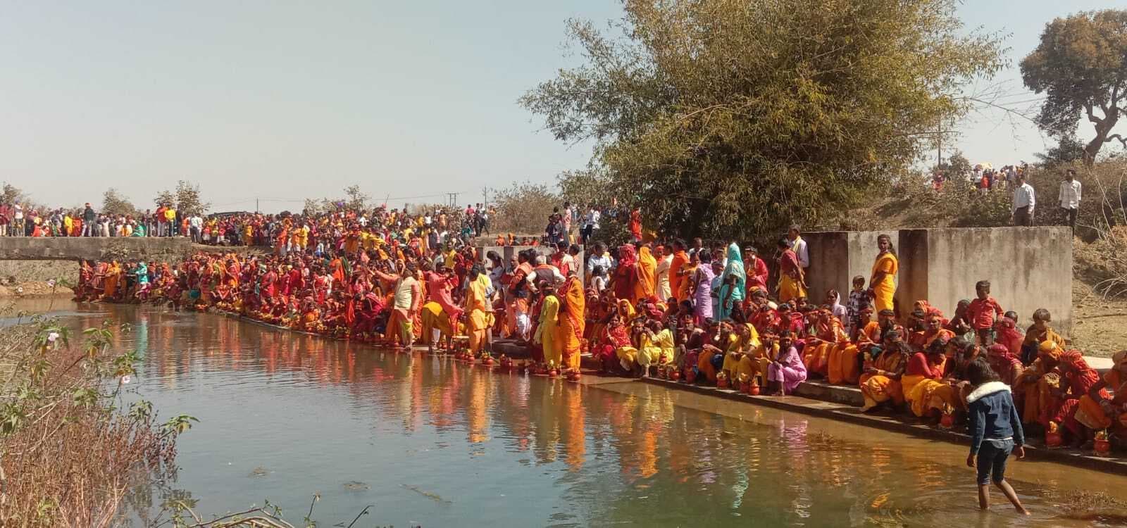 Giridih News: महायज्ञ को लेकर पालगंज में निकाली गयी कलश यात्रा