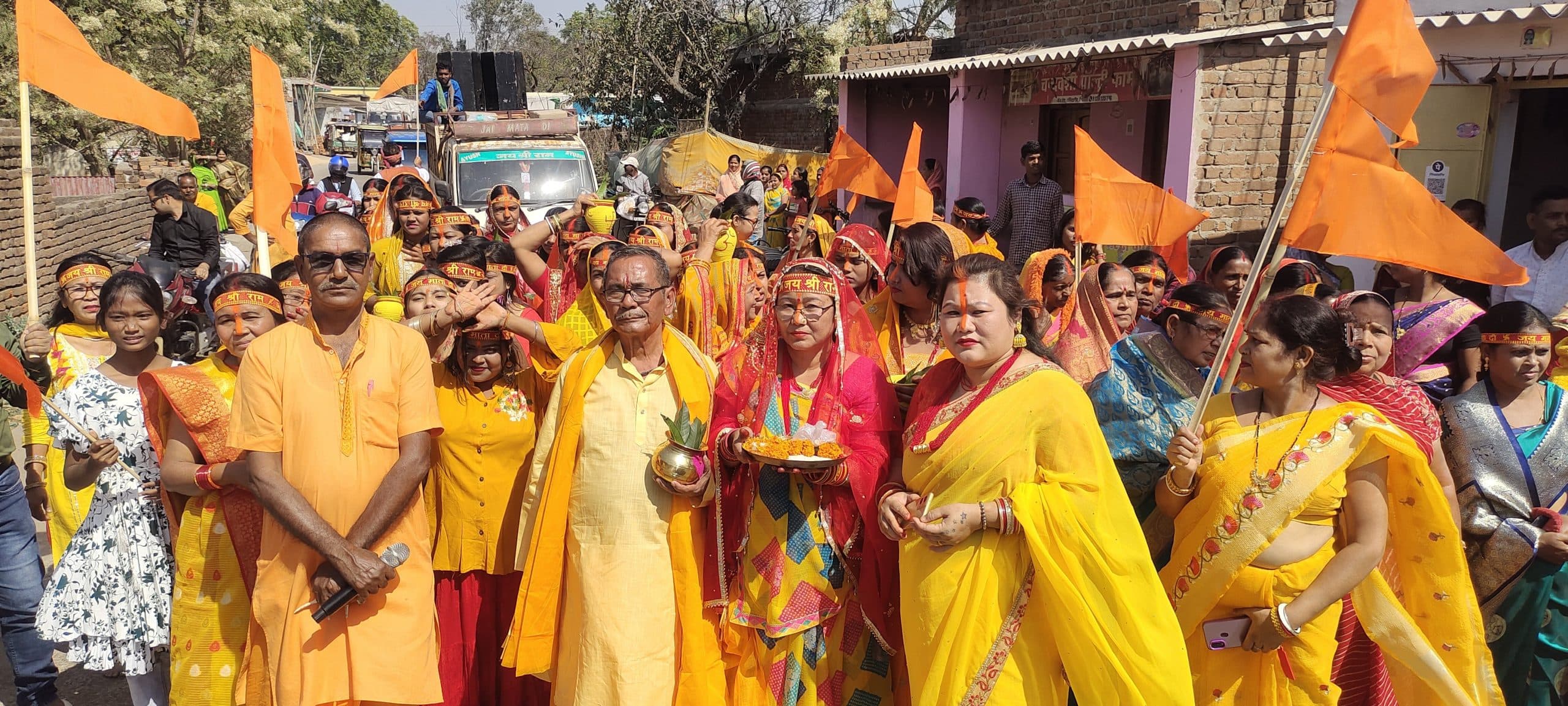 Giridih News: शिव-पार्वती मंदिर के जीर्णोद्धार व प्राण प्रतिष्ठा को ले निकली कलश यात्रा