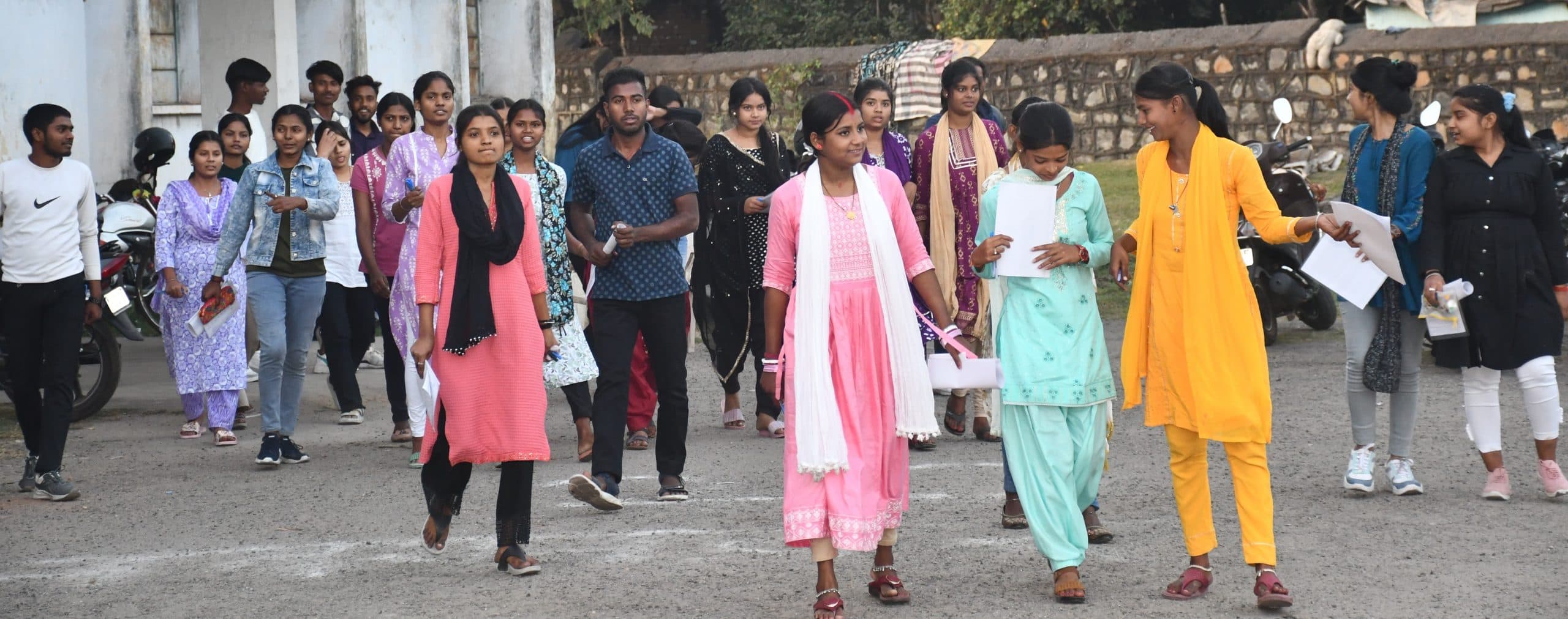 Bokaro News: मैट्रिक में तीन व इंटर की परीक्षा में 142 विद्यार्थी रहे अनुपस्थित