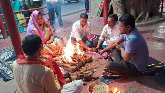 संकट मोचन मंदिर में दीपिका पांडेय सिंह ने की पूजा-अर्चना