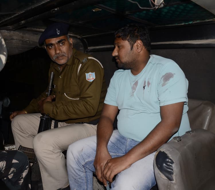 Dhanbad News: गोमो में महिला की गोली लगने से मौत, पति ने कहा आत्महत्या की, भाई बोला हत्या हुई है