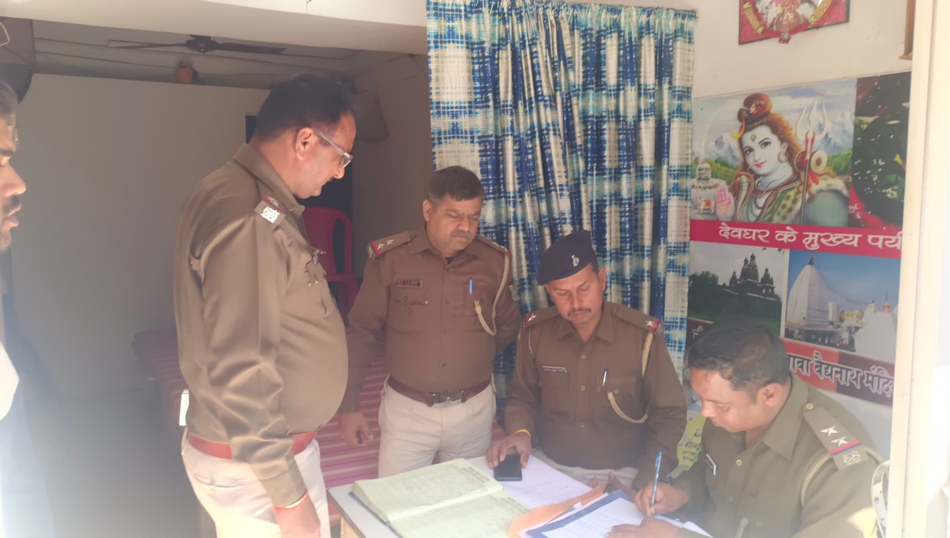 Deoghar News : जसीडीह के एक होटल के कमरे में मिला अर्धनग्न अवस्था में युवक का शव