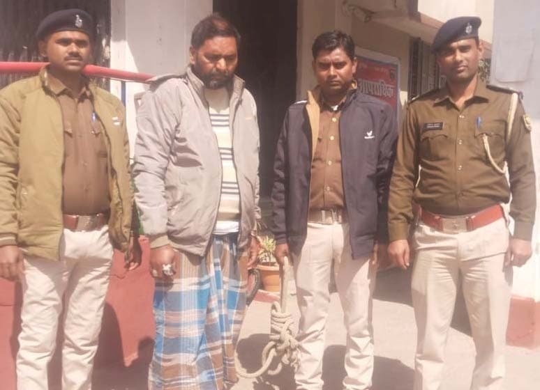पुलिस टीम पर हमला मामले में तीन नामजद, 100 अज्ञात पर केस दर्ज