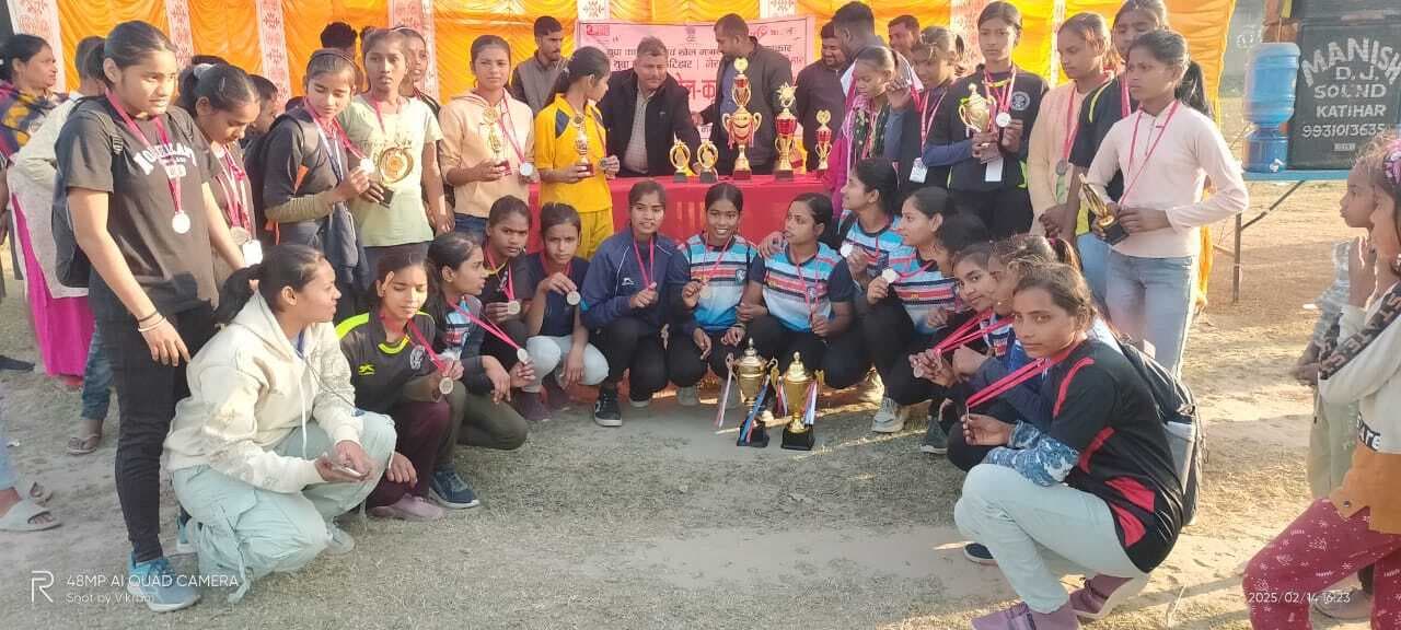 कबड्डी प्रतियोगिता में यूएमएस बठेली की बालिका टीम बनी विजेता