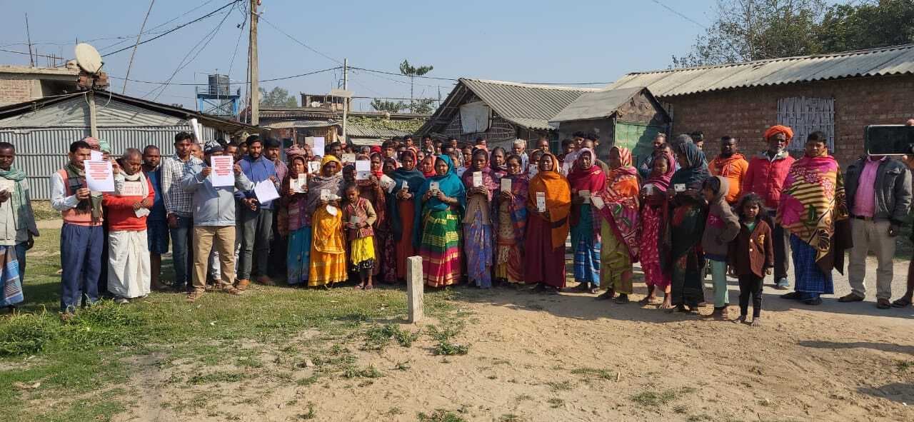 राशन कार्ड धारियों ने किया विरोध प्रदर्शन