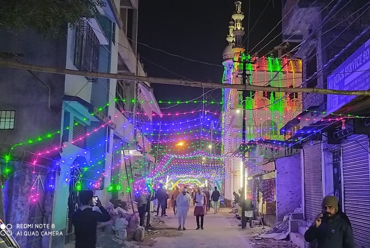 मुस्लिम भाईयों ने की पूरी रात अल्लाह की इबादत