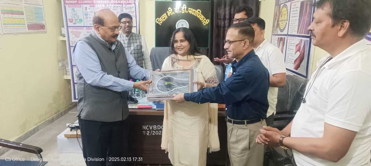 Deoghar news :एमडीए के मूल्यांकन को लेकर केंद्रीय टीम ने स्कूलों, स्वास्थ्य केंद्रों का लिया जायजा