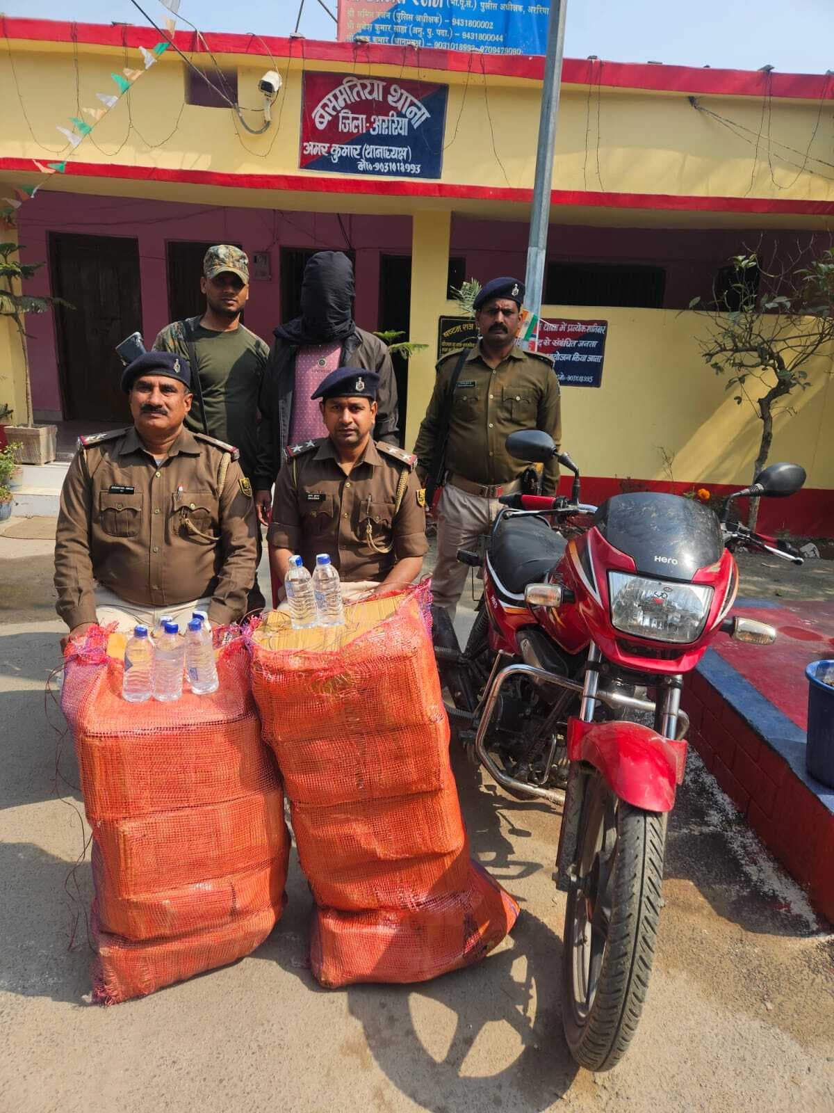 90 लीटर शराब के साथ तस्कर गिरफ्तार